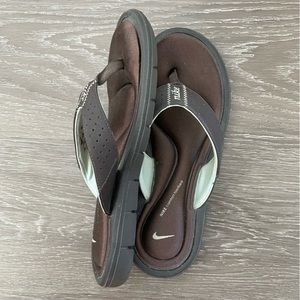 Nike comfort technology flip flops with memory foam